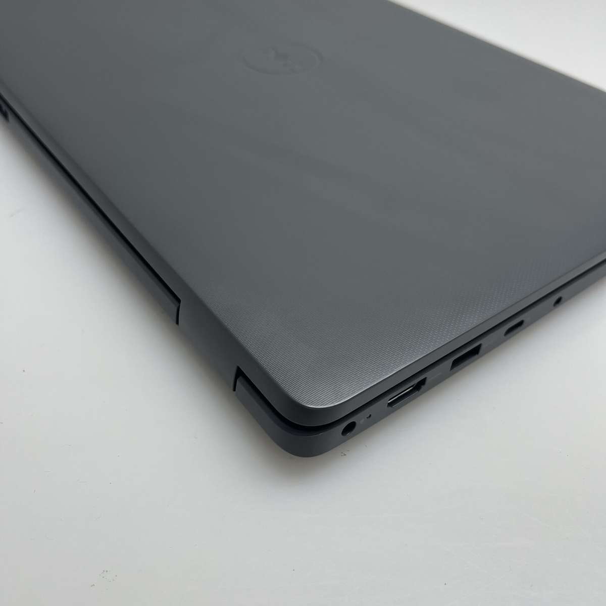 Dell Latitude 3540 13th Gen "Intel Core i5" 1.30GHz 8GB RAM 256GB SSD Gray (Condition: Excellent)