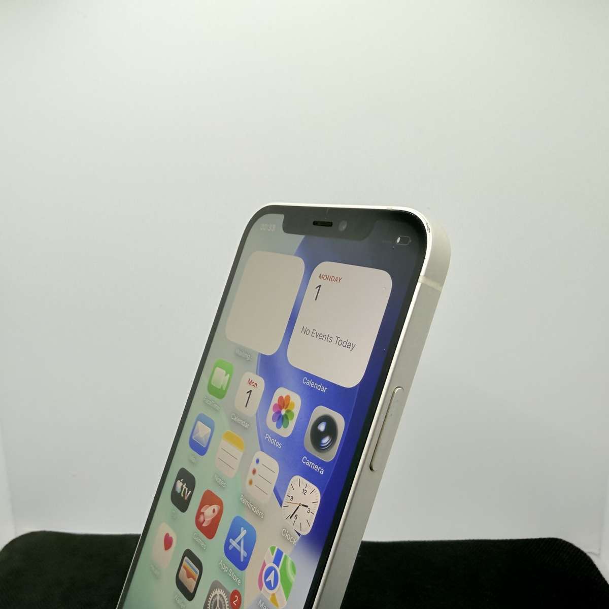 Apple iPhone 12 64GB White (Condition: Excellent)