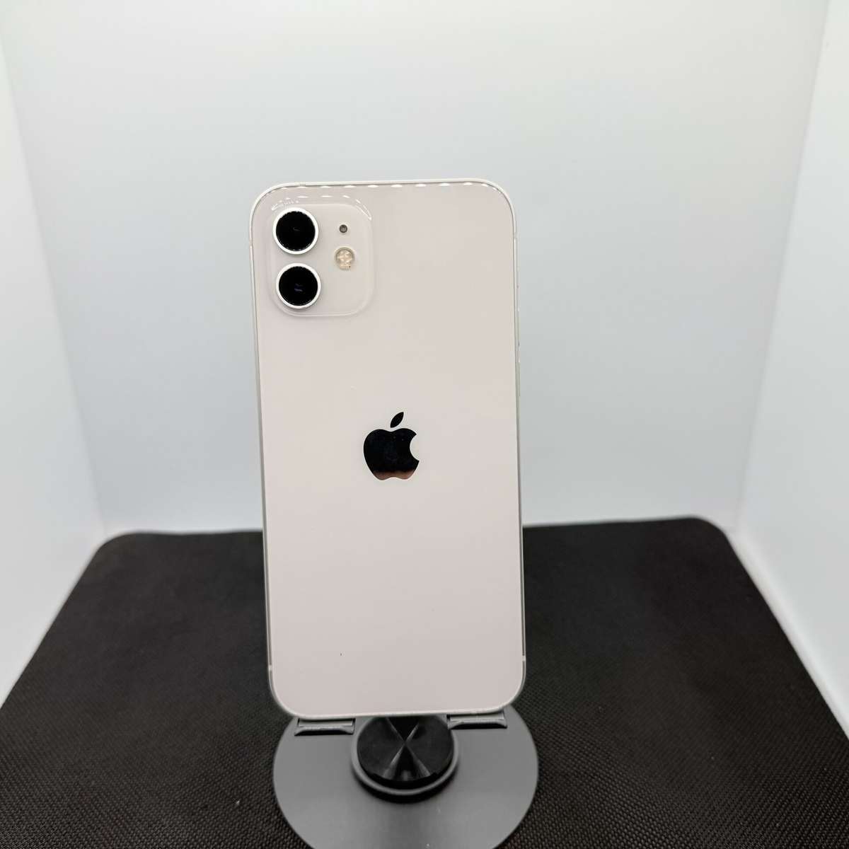 Apple iPhone 12 64GB White (Condition: Excellent)