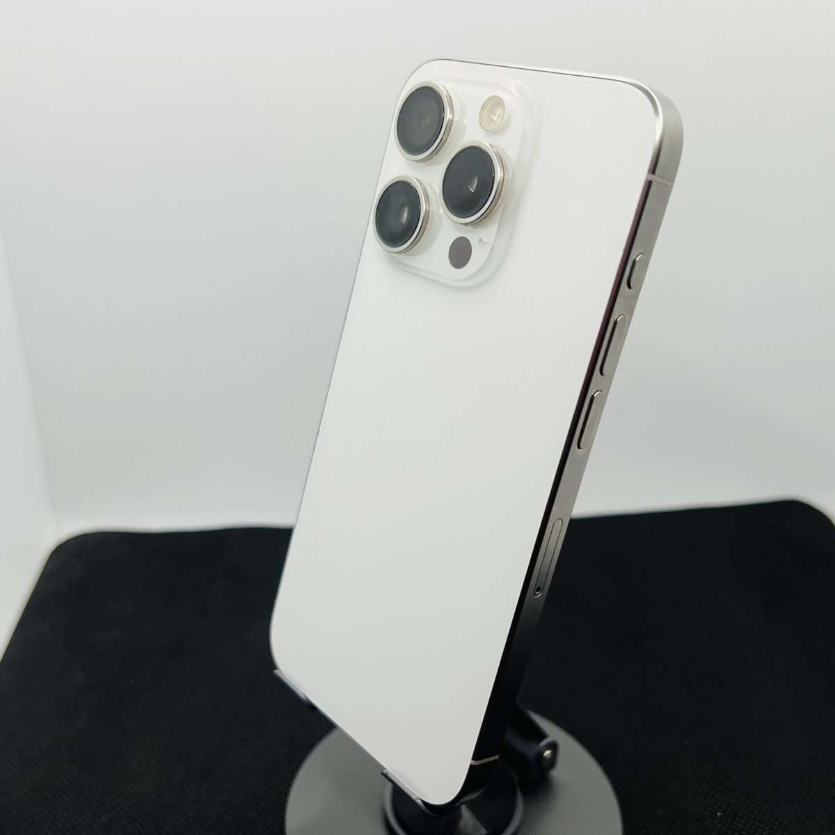 Apple iPhone 15 Pro 1TB White Titanium (Condition: Good)