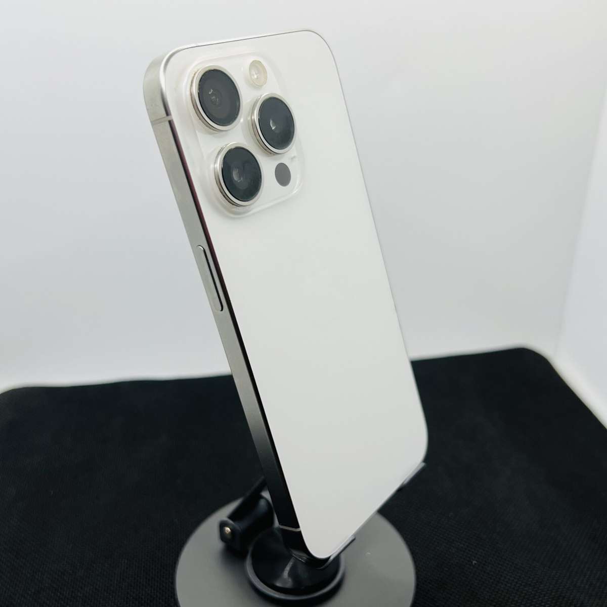 Apple iPhone 15 Pro 1TB White Titanium (Condition: Good)