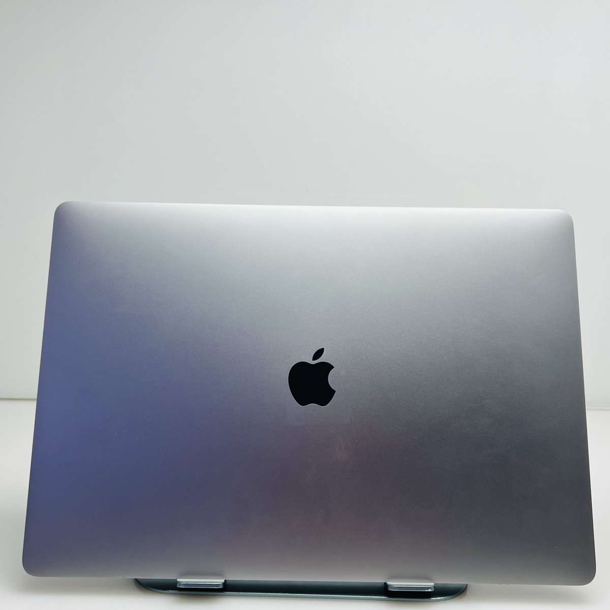 Apple MacBook Pro 16-Inch Core i7 2.6 GHz (TouchBar, 2019) 16GB RAM 512GB SSD Space Gray (C...