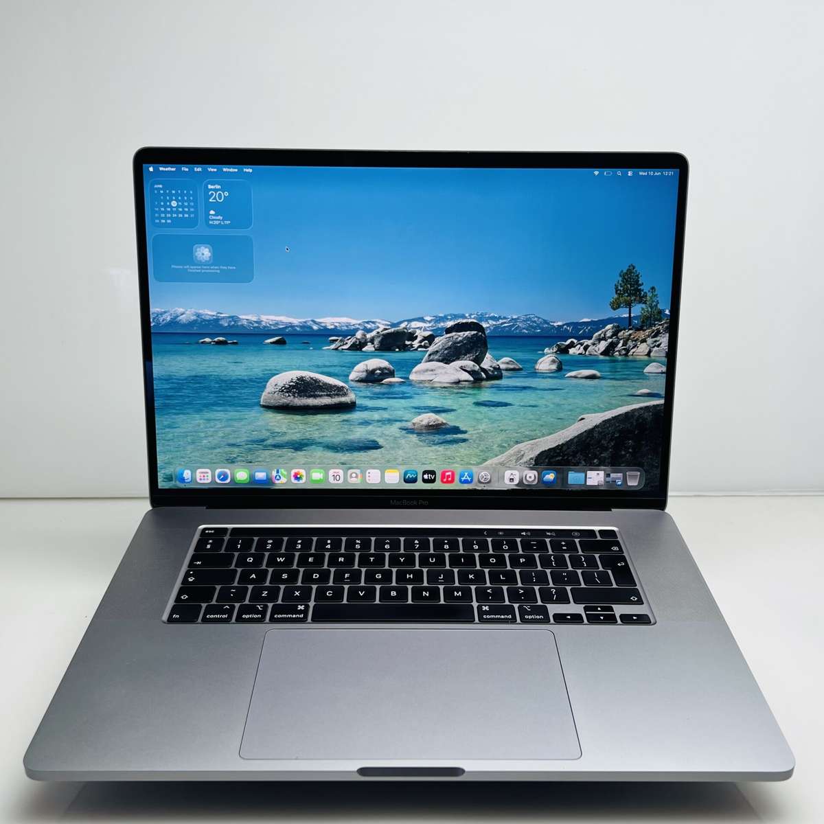 Apple MacBook Pro 16-Inch Core i7 2.6 GHz (TouchBar, 2019) 16GB RAM 512GB SSD Space Gray (C...
