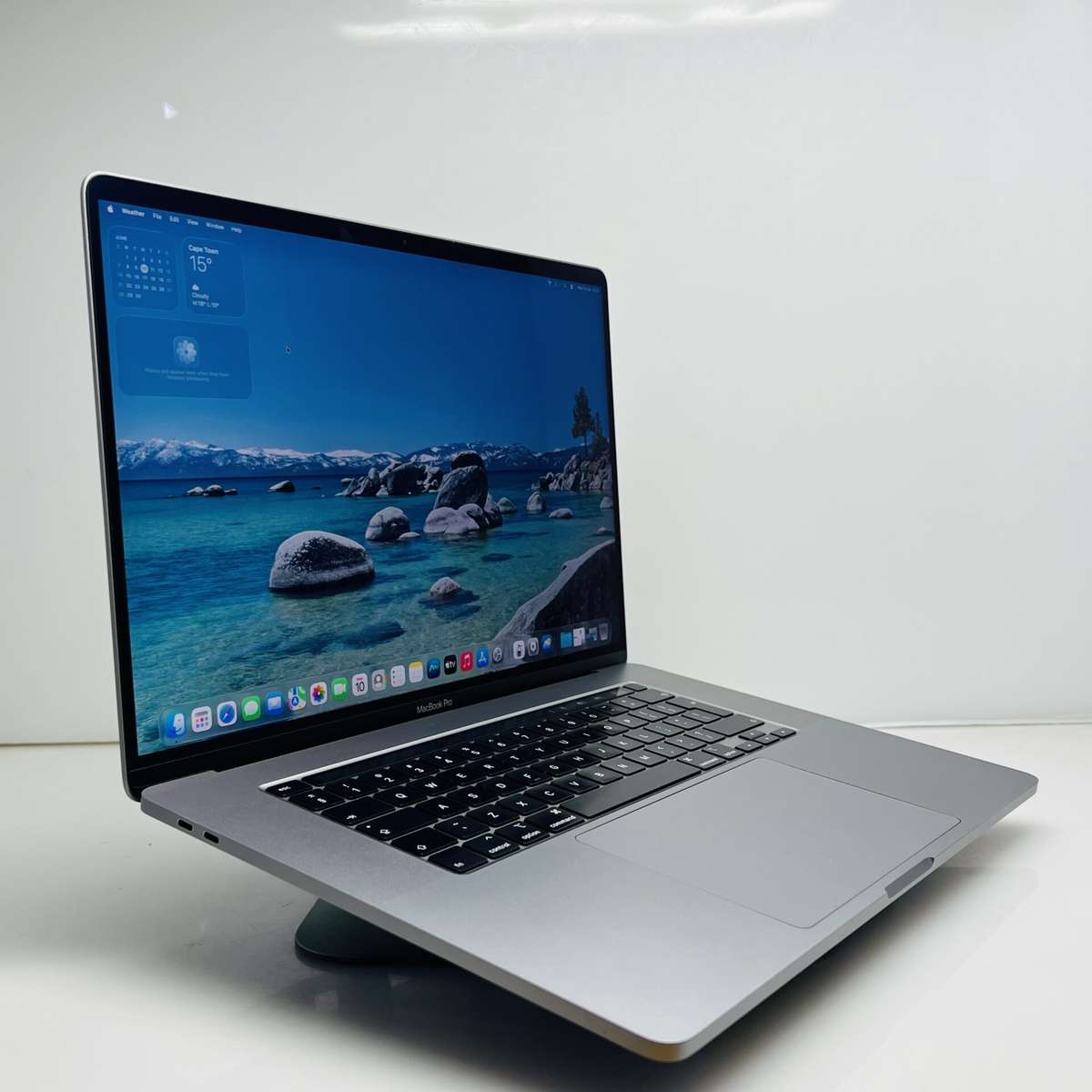 Apple MacBook Pro 16-Inch Core i7 2.6 GHz (TouchBar, 2019) 16GB RAM 512GB SSD Space Gray (C...