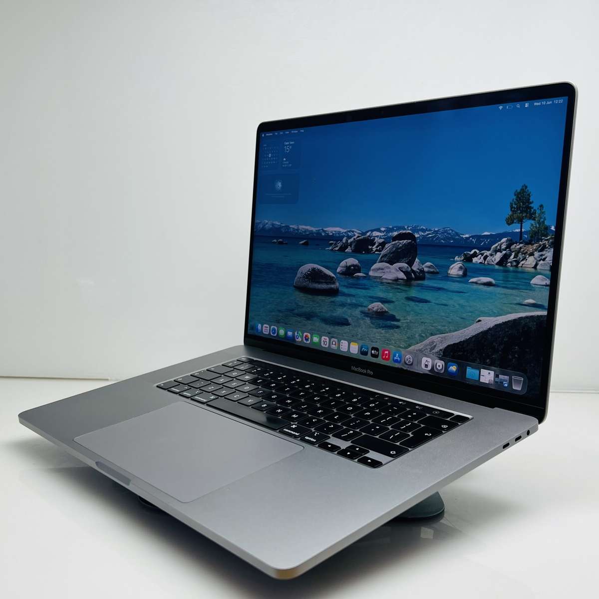 Apple MacBook Pro 16-Inch Core i7 2.6 GHz (TouchBar, 2019) 16GB RAM 512GB SSD Space Gray (C...