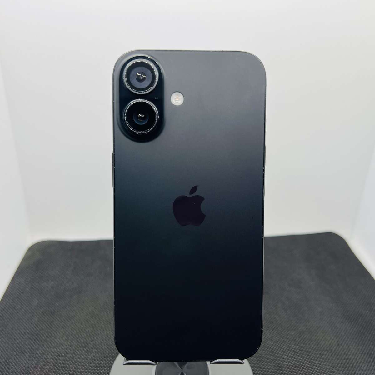 Apple iPhone 16 128GB Black (Condition: Good)
