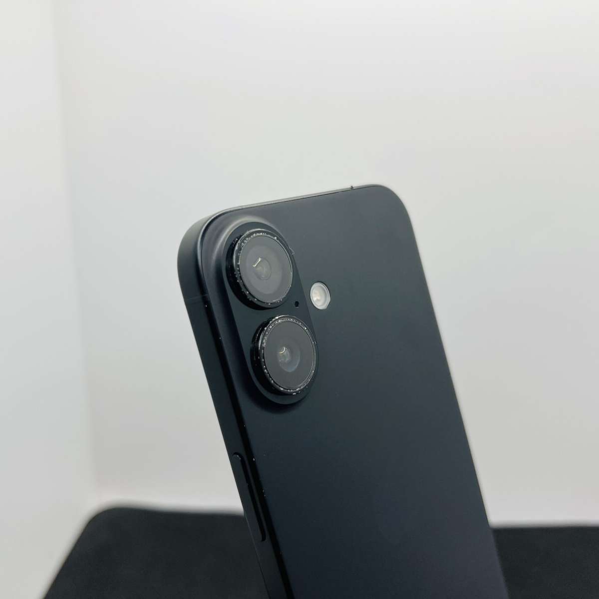 Apple iPhone 16 128GB Black (Condition: Good)