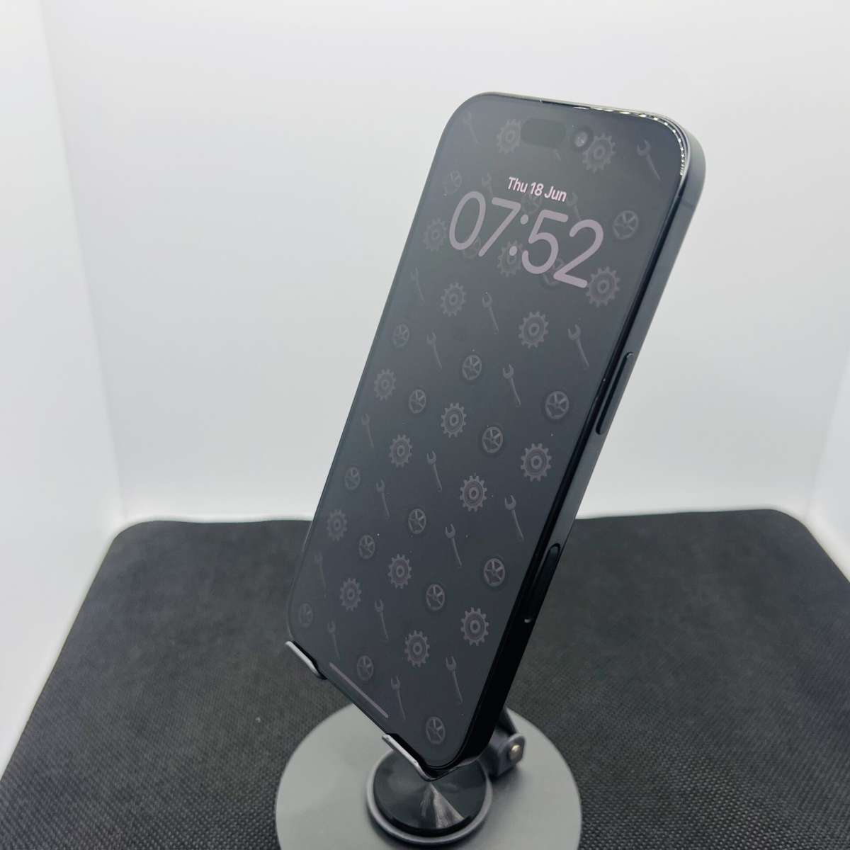 Apple iPhone 16 Pro 128GB Black Titanium (Condition: Good)
