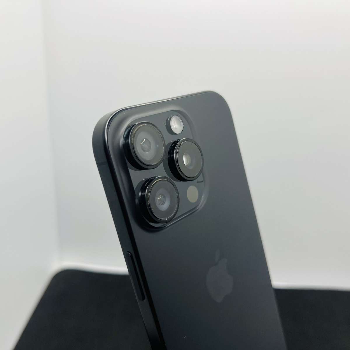 Apple iPhone 16 Pro 128GB Black Titanium (Condition: Good)