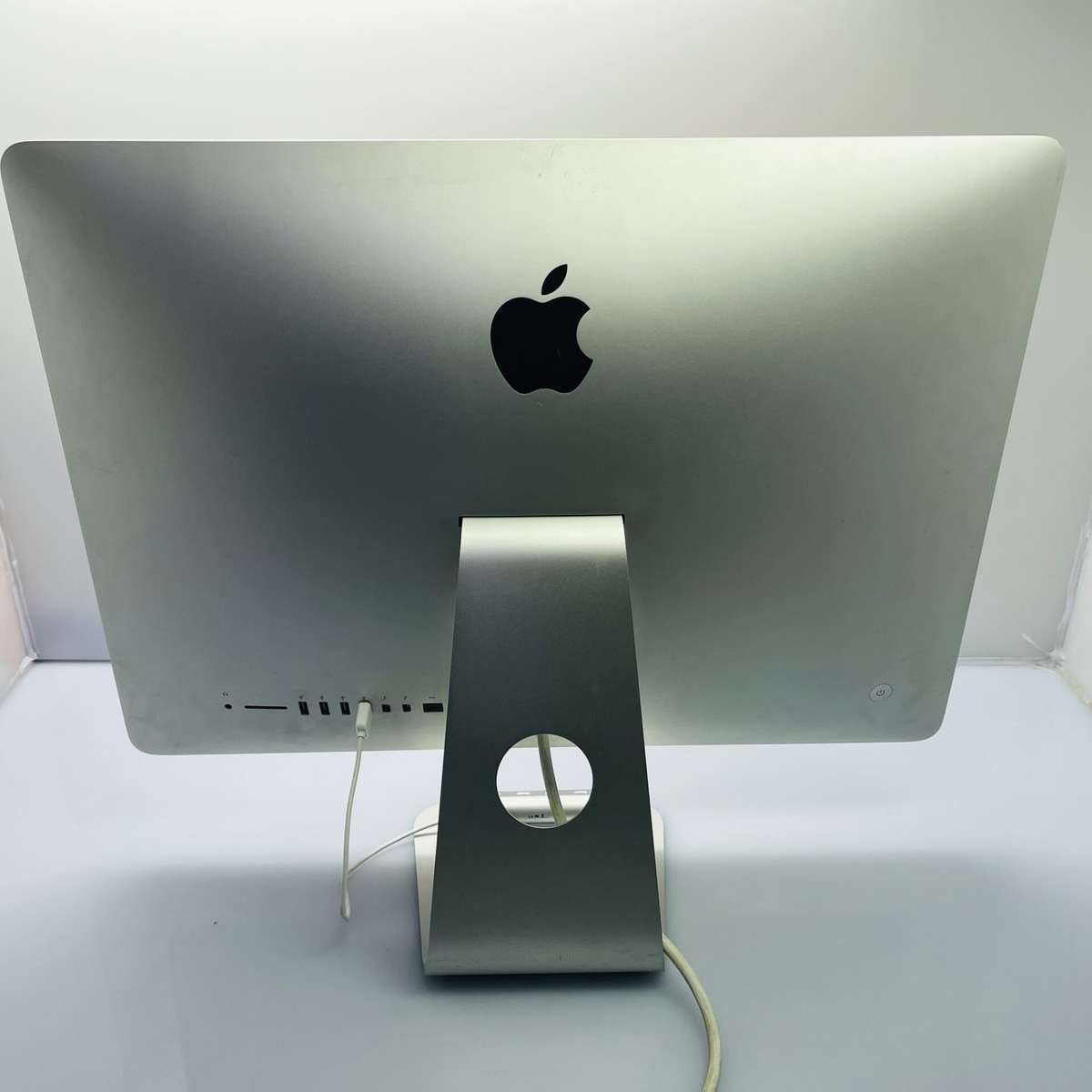 Apple iMac 21.5-Inch "Core i5" (Mid 2014) 1.4GHz 8GB RAM 512GB SSD Silver - No Power Cable (Condi...