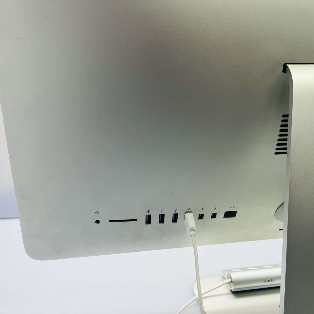 Apple iMac 21.5-Inch "Core i5" (Mid 2014) 1.4GHz 8GB RAM 512GB SSD Silver - No Power Cable (Condi...