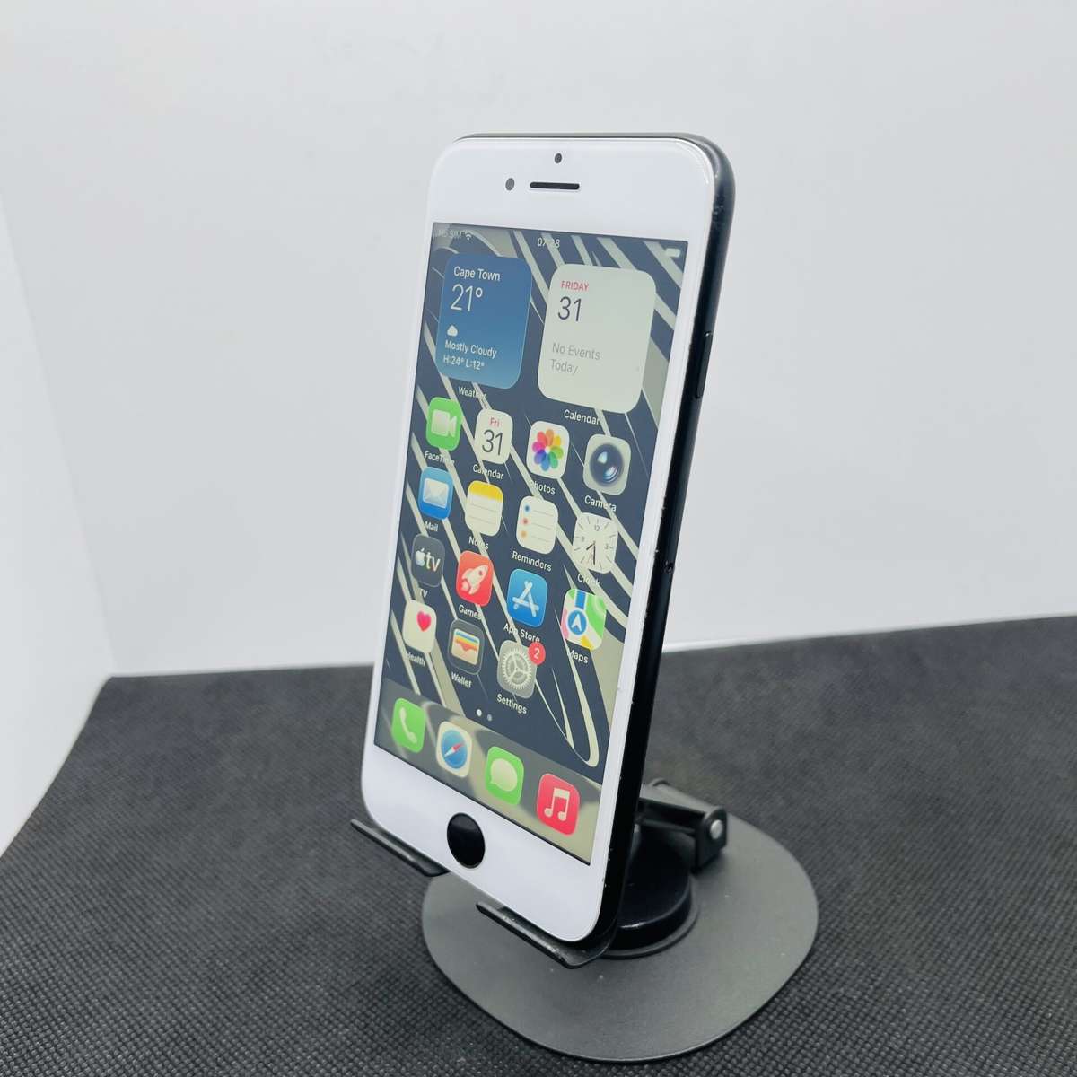 Apple iPhone SE (2020) 64GB White (Condition: Good)