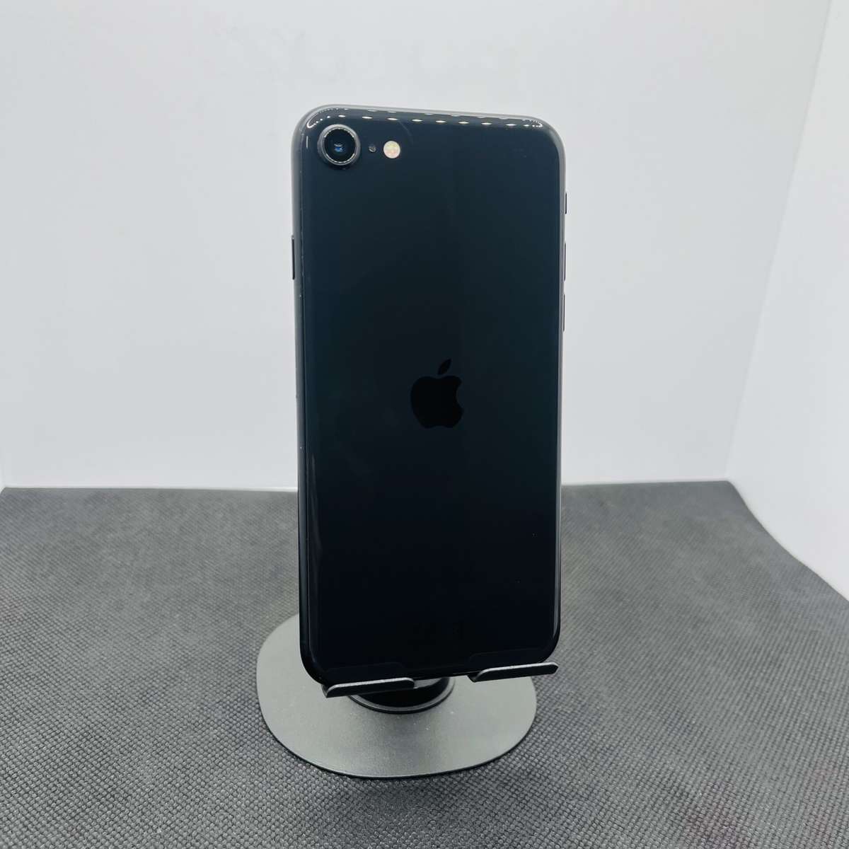 Apple iPhone SE (2020) 64GB White (Condition: Good)