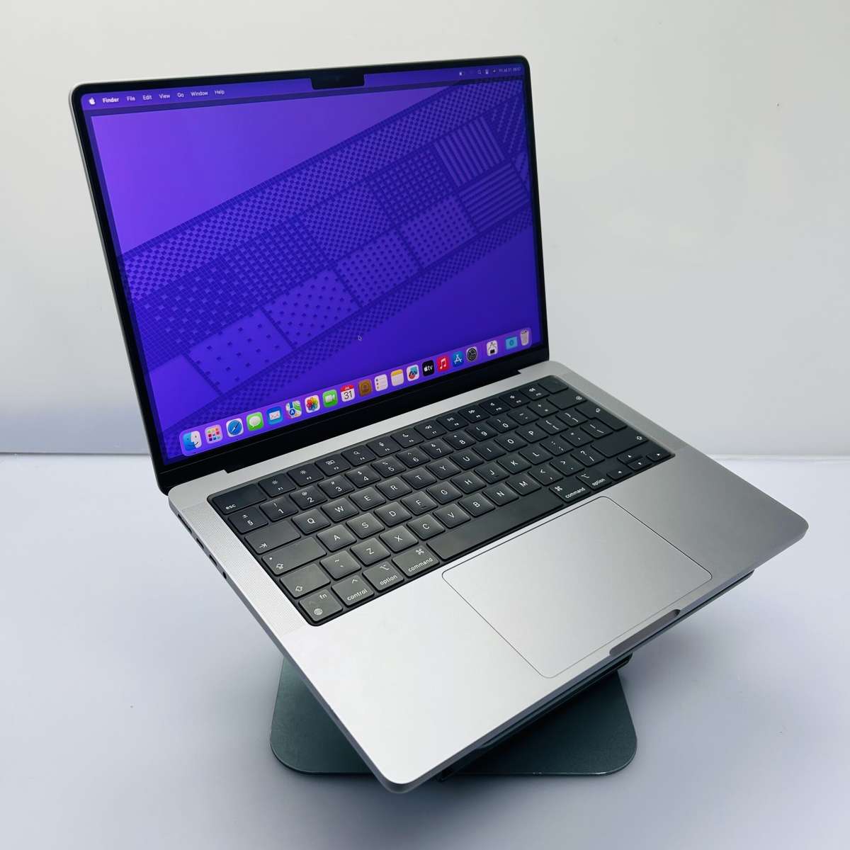 Apple MacBook Pro 14-inch "M3" 8 CPU/ 10 GPU (2023) 8GB RAM  512GB SSD Space Gray (Condition: Good)