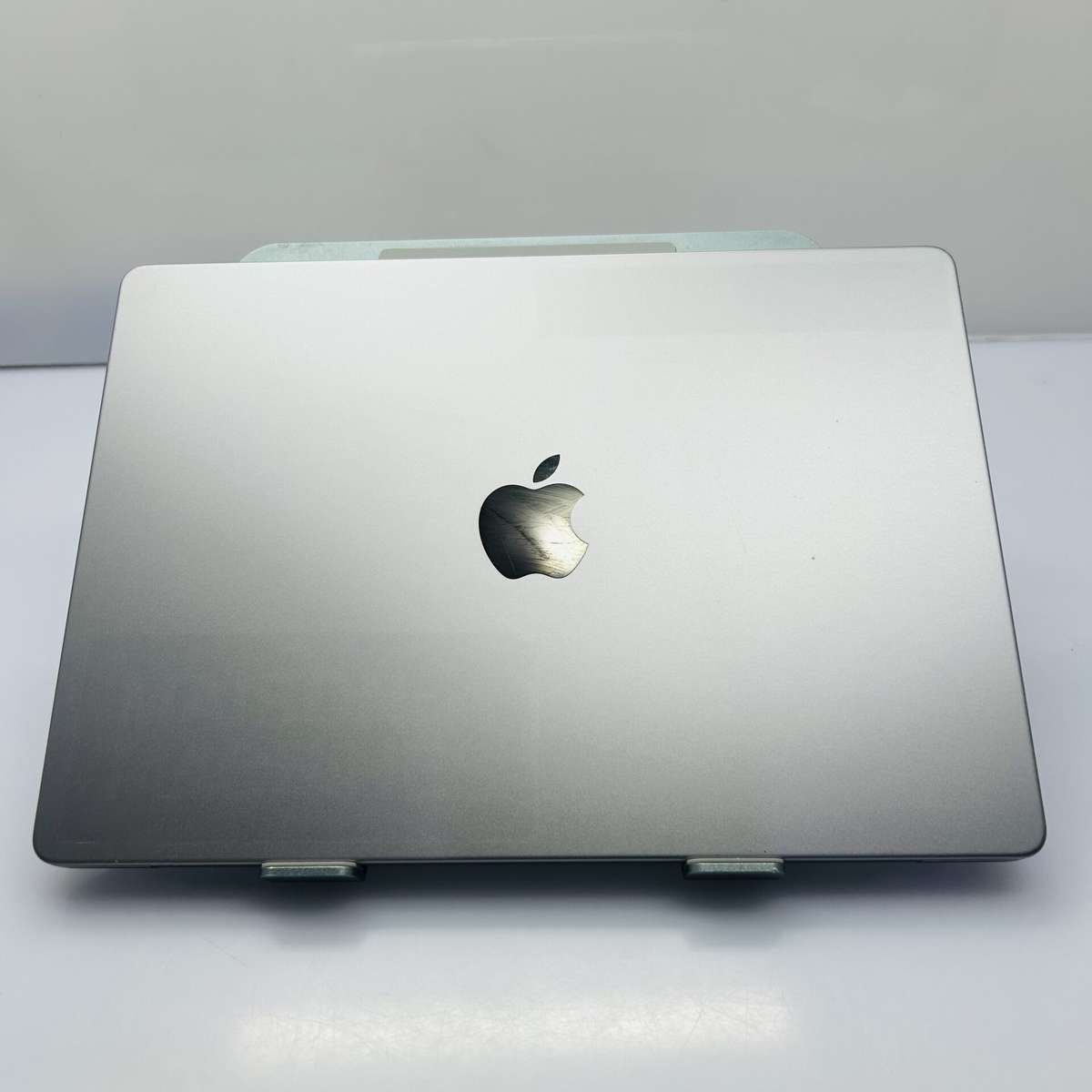 Apple MacBook Pro 14-inch "M3" 8 CPU/ 10 GPU (2023) 8GB RAM  512GB SSD Space Gray (Condition: Good)