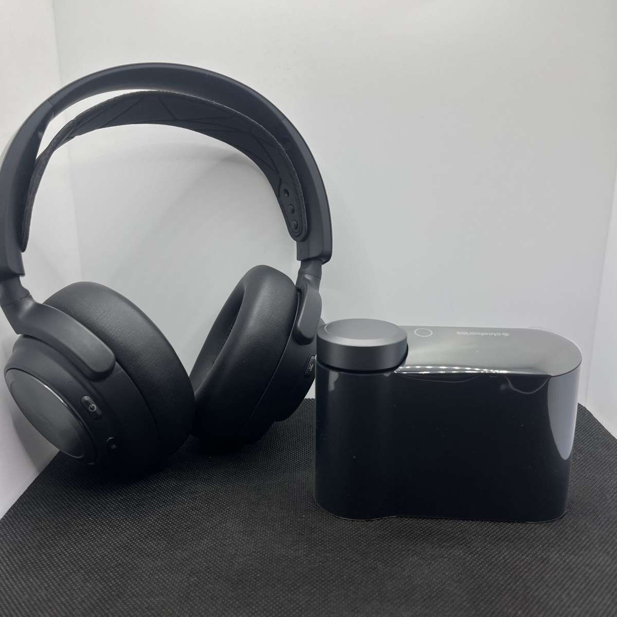 SteelSeries Arctis Nova Pro Wireless Gaming Headset Black (Condition: Pristine)
