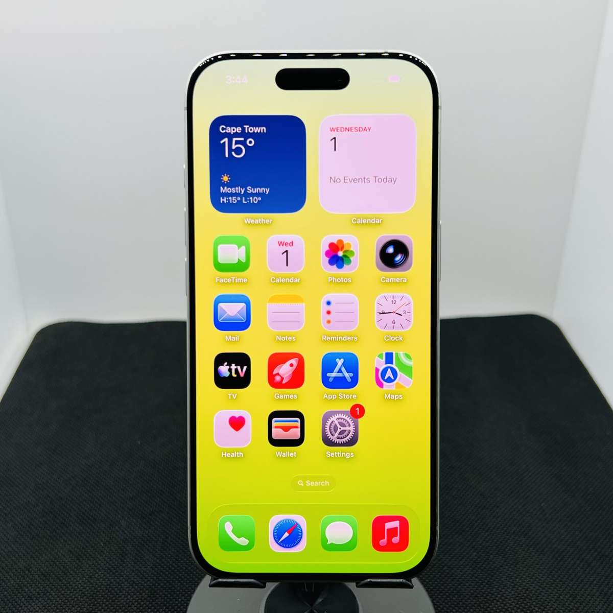 Apple iPhone 17 256GB White (Condition: Excellent)