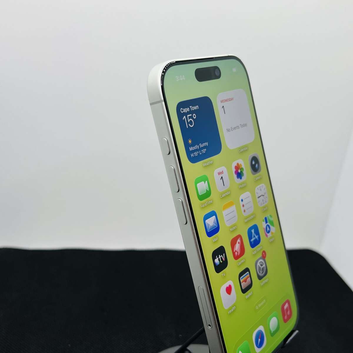 Apple iPhone 17 256GB White (Condition: Excellent)