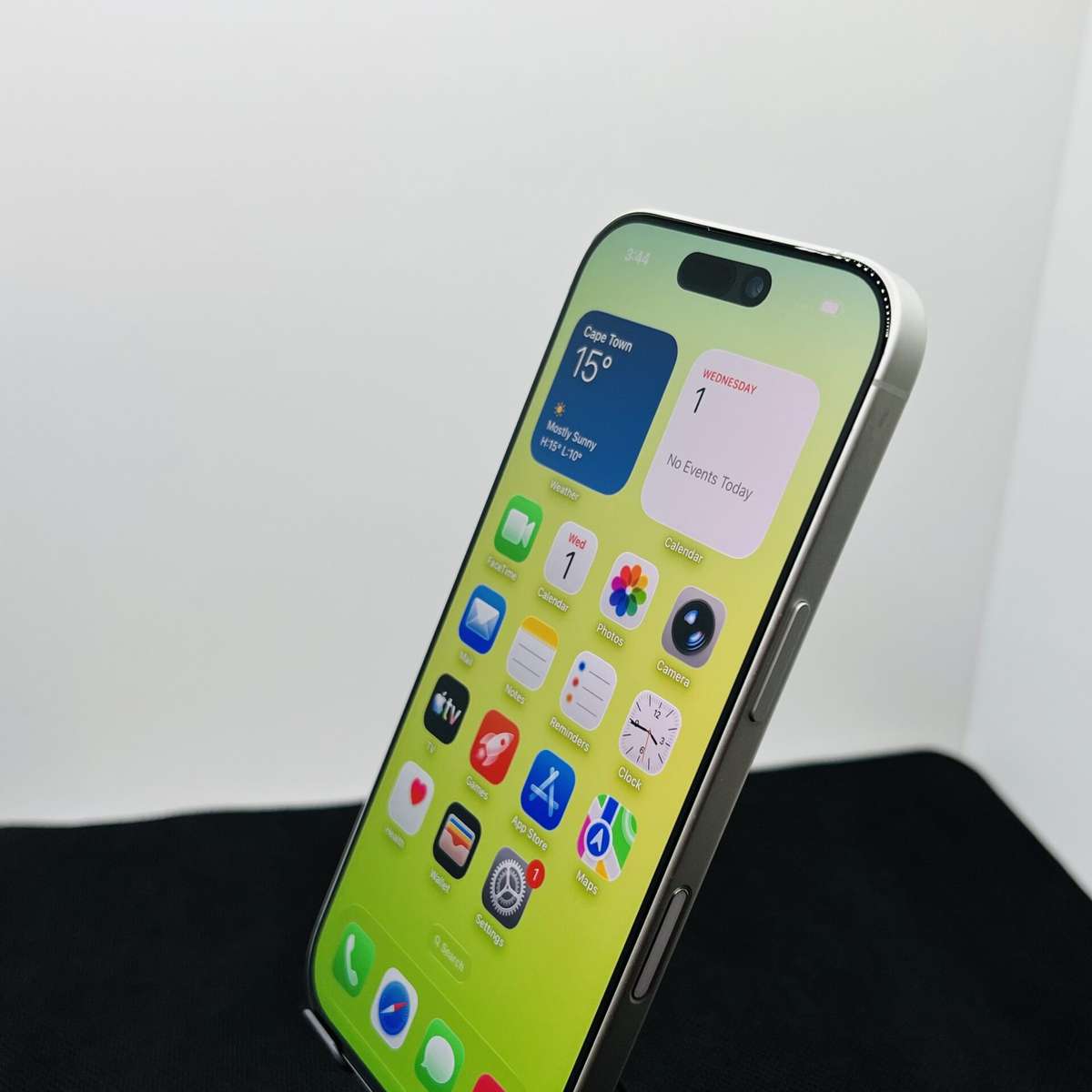 Apple iPhone 17 256GB White (Condition: Excellent)