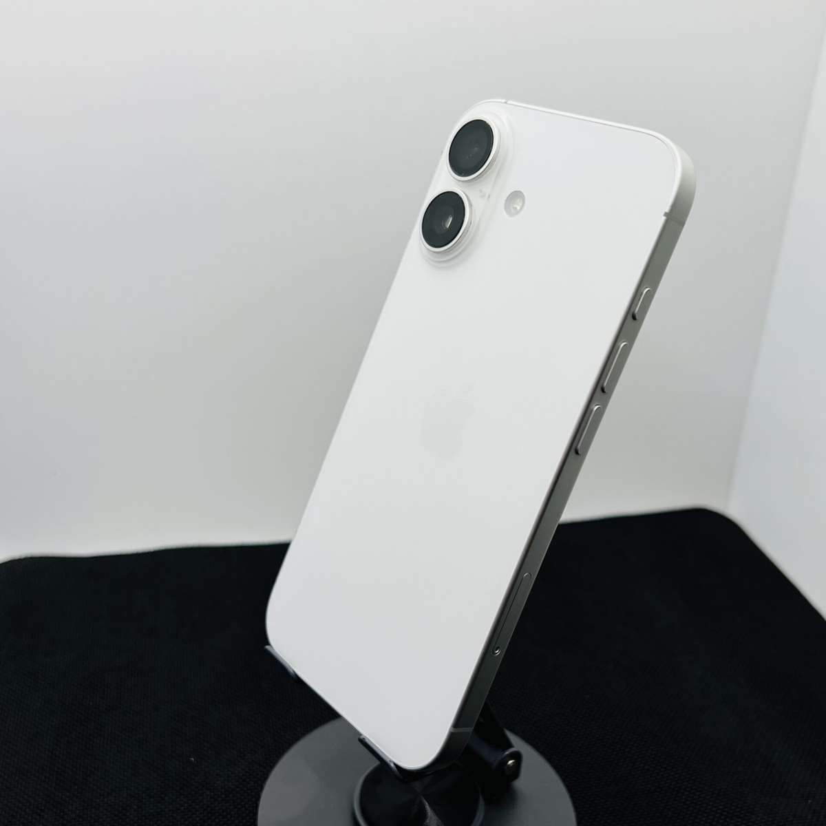 Apple iPhone 17 256GB White (Condition: Excellent)
