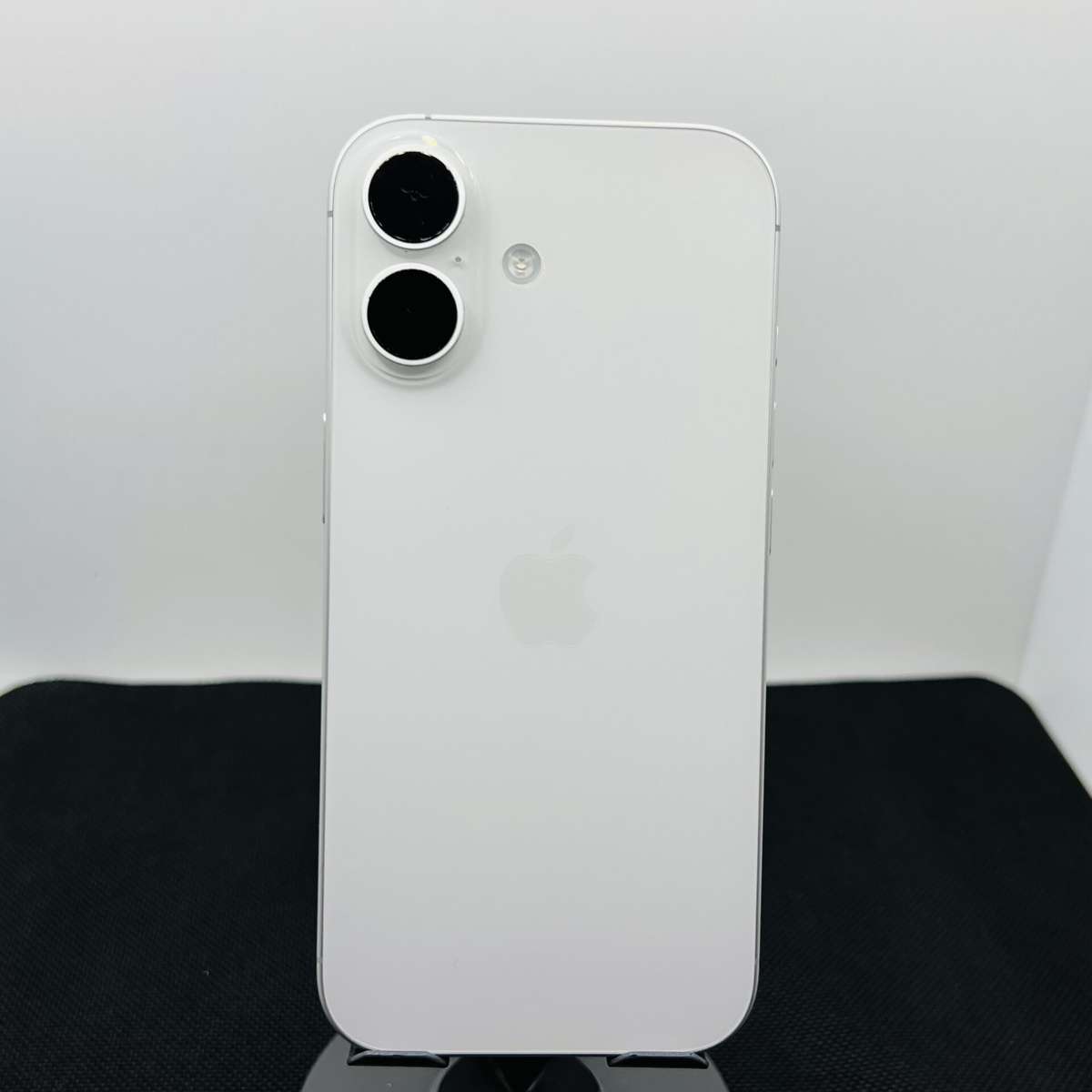 Apple iPhone 17 256GB White (Condition: Excellent)