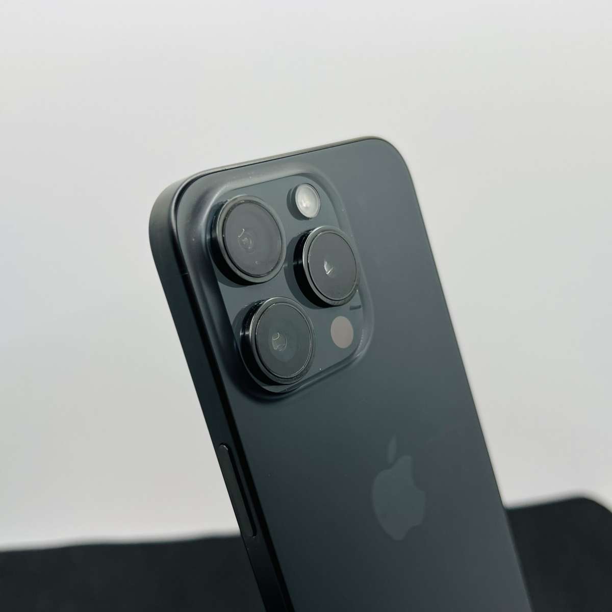 Apple iPhone 15 Pro 256GB Black Titanium (Condition: Good)