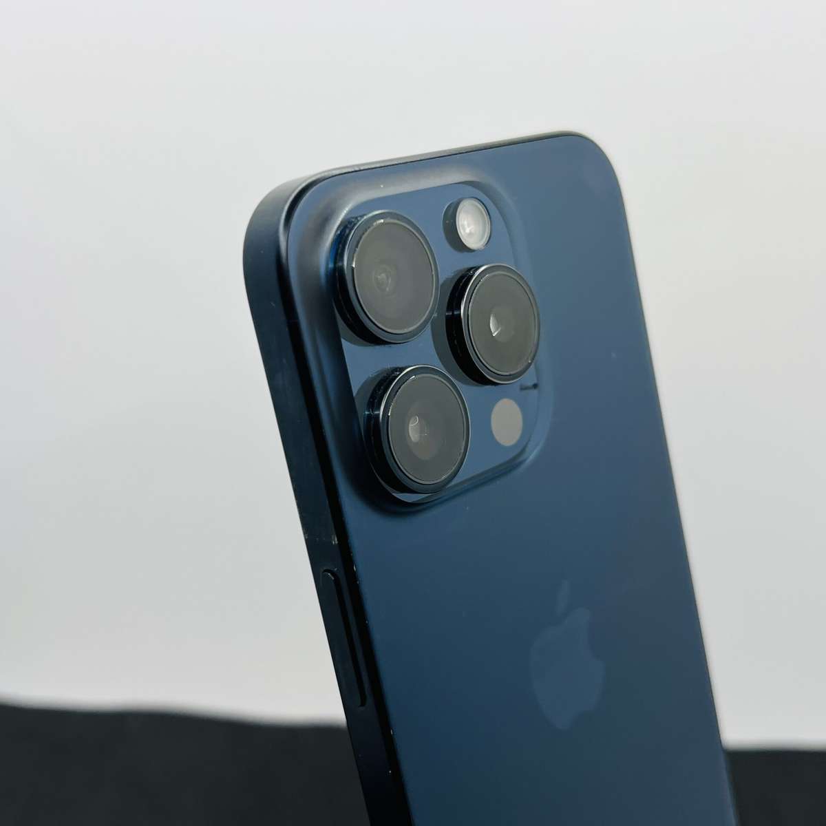 Apple iPhone 15 Pro 256GB Blue Titanium (Condition: Good)