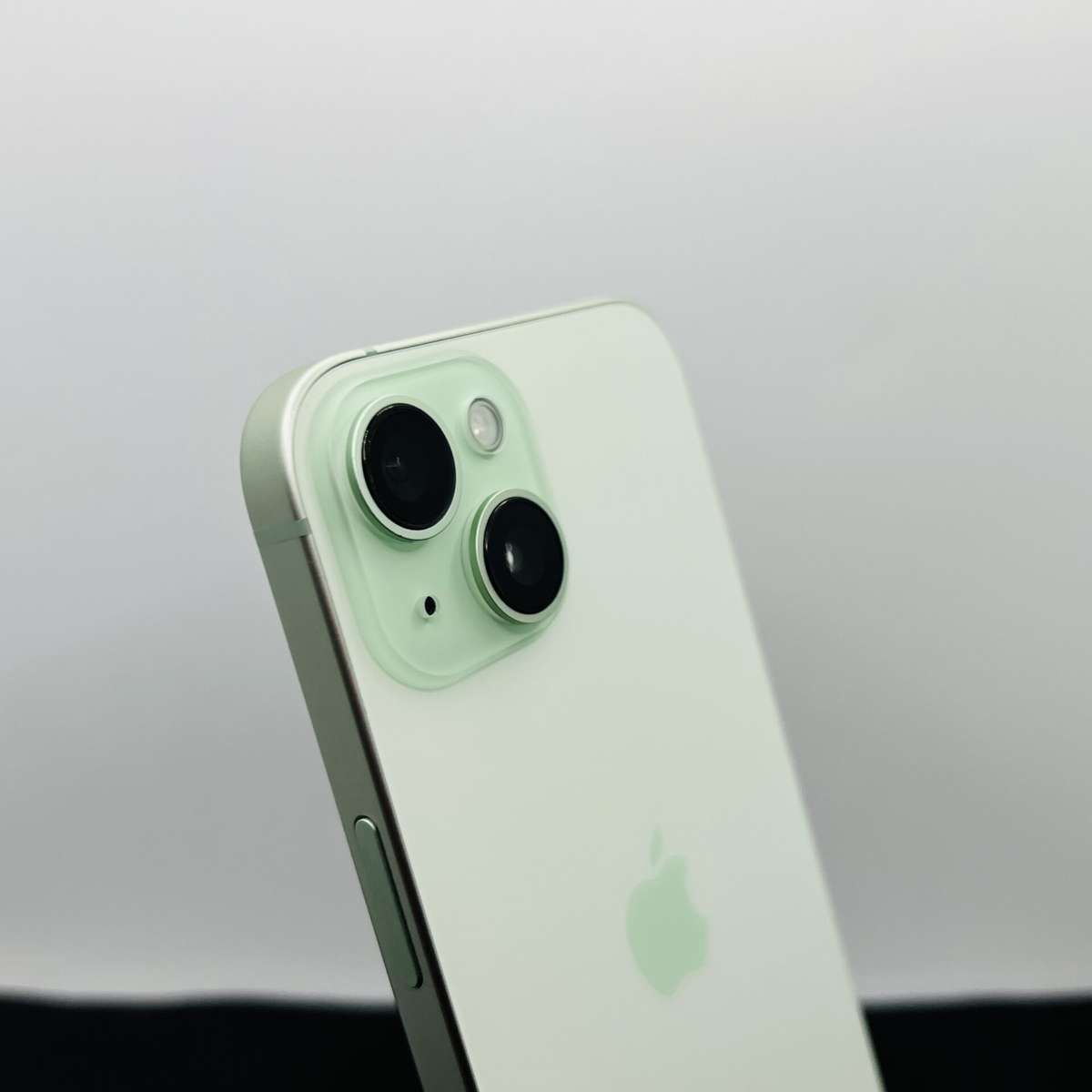 Apple iPhone 15 128GB Green (Condition: Good)