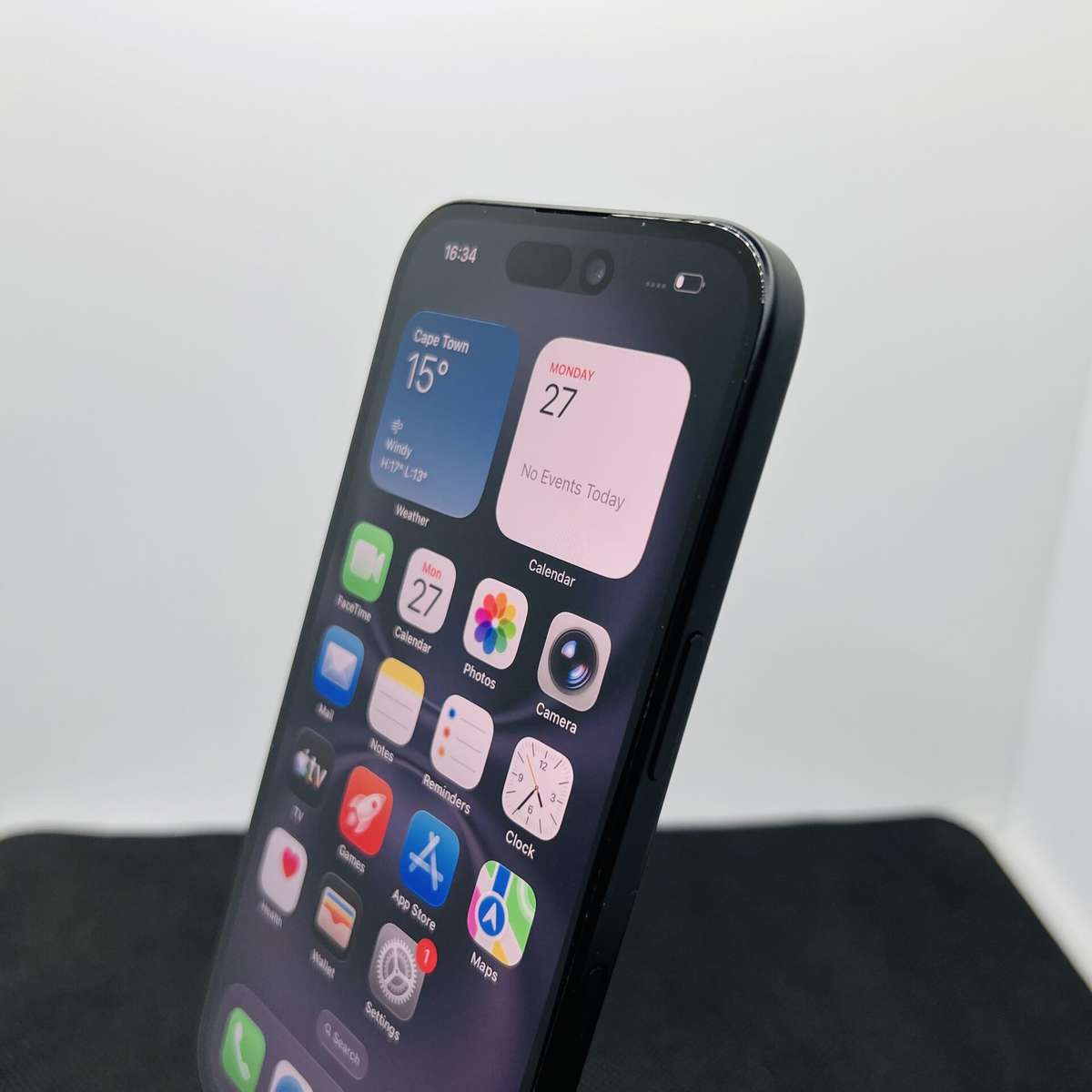 Apple iPhone 16 128GB Black (Condition: Good)