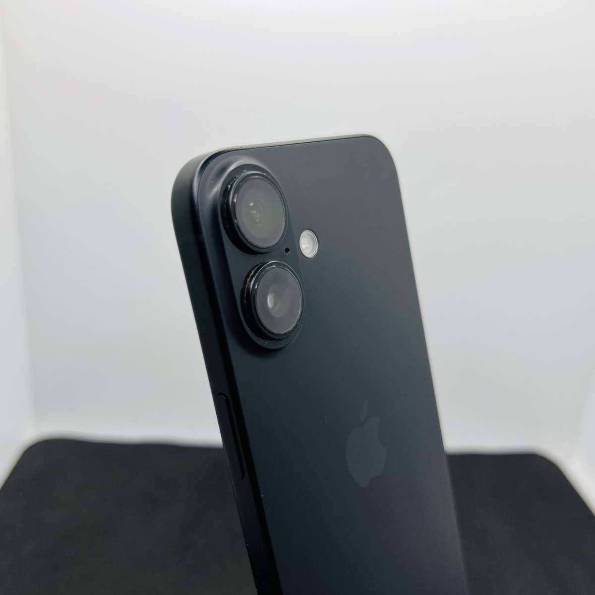 Apple iPhone 16 128GB Black (Condition: Good)