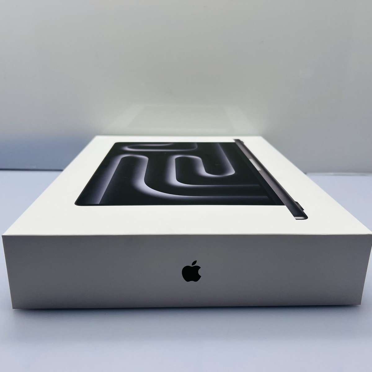Apple MacBook Pro 14-inch "M5 Pro" 15 CPU/16 GPU 24GB RAM 1TB SSD Space Black (Condition: Brand New)
