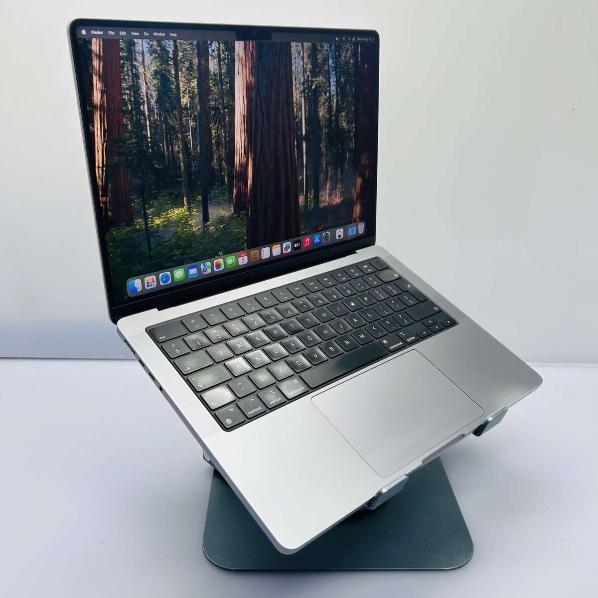 Apple MacBook Pro 14-inch "M3" 8 CPU/10 GPU (2023) 8GB RAM 512GB SSD Space Gray (Condition: Good)