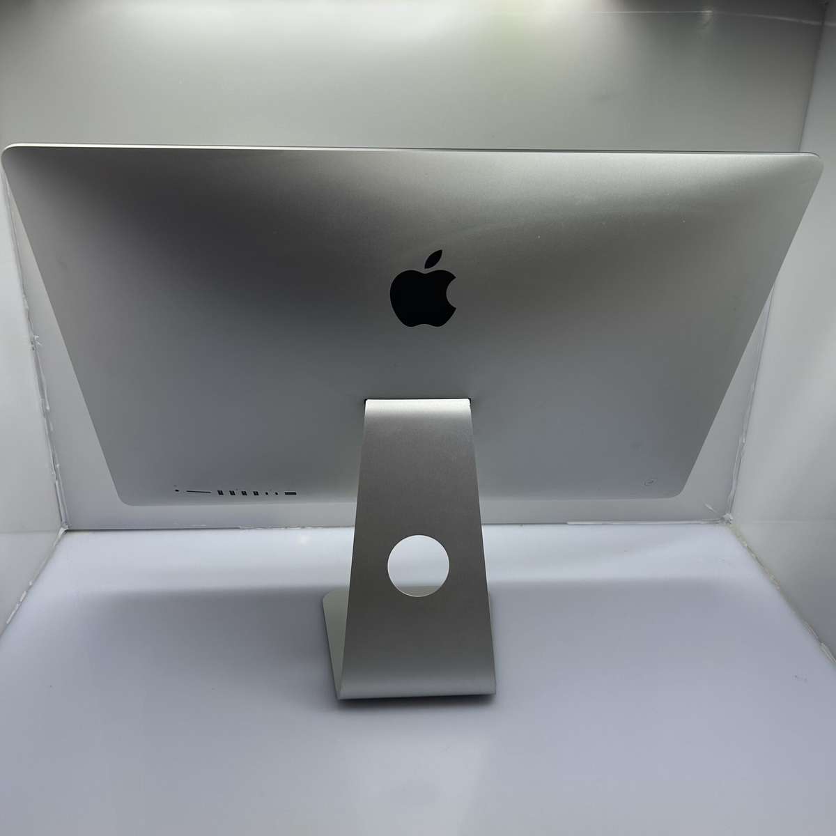 Apple iMac 27-Inch "Core i5" (5K, 2020) 3.3GHz 8GB RAM 512GB SSD Silver + Magic Keyboard + Magic ...