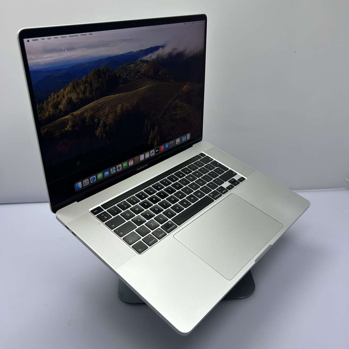 Apple MacBook Pro 16-inch "Core i9" (Touchbar/2019) 2.3GHz 16GB RAM 1TB SSD Silver (Condition: Good)