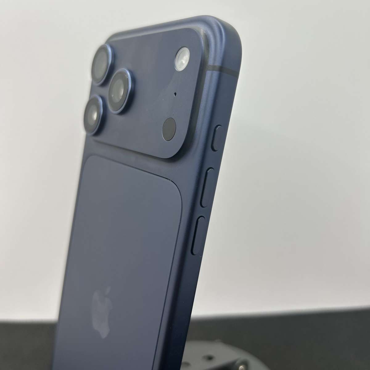 Apple iPhone 17 Pro Max 256GB Deep Blue (Condition: Good)