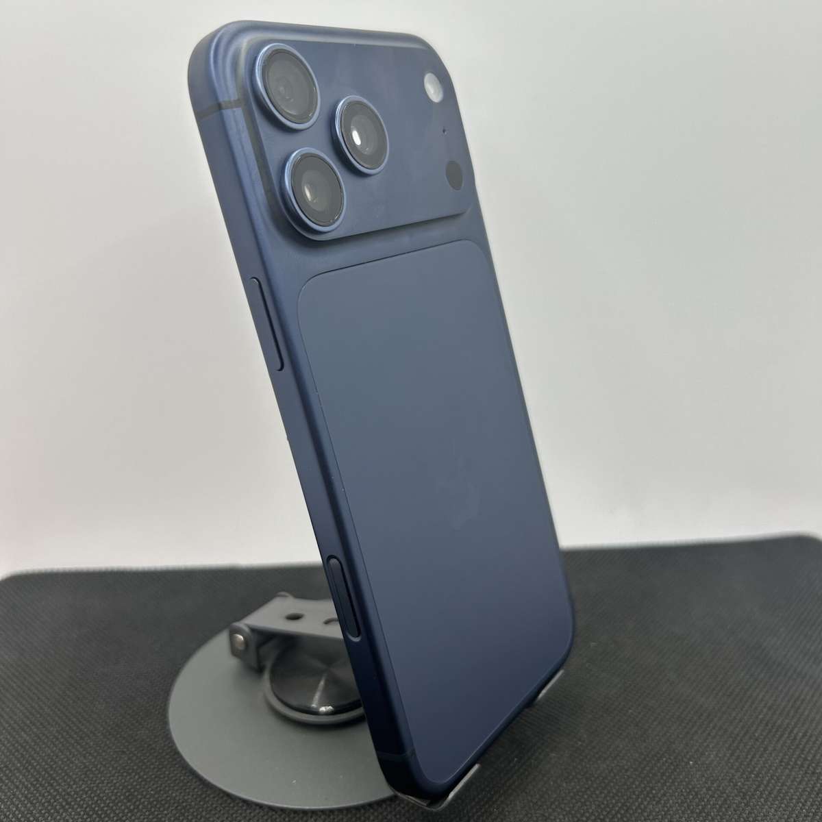 Apple iPhone 17 Pro Max 256GB Deep Blue (Condition: Good)