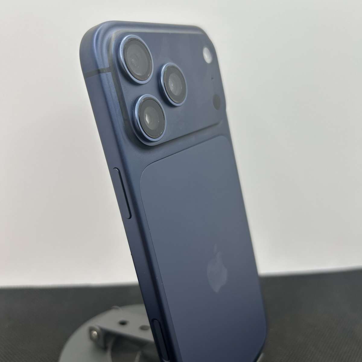 Apple iPhone 17 Pro Max 256GB Deep Blue (Condition: Good)