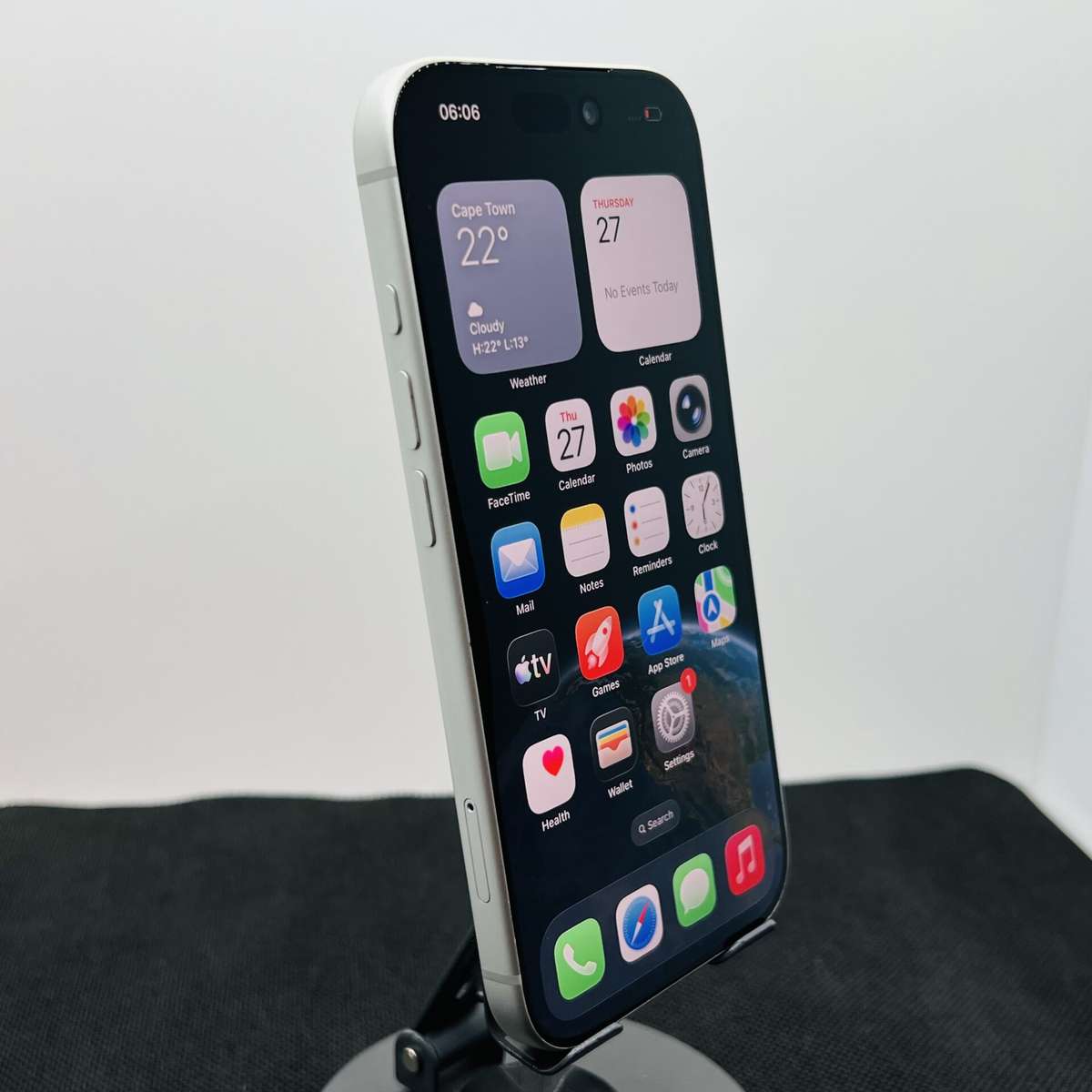 Apple iPhone 17 Pro 256GB Silver (Condition: Excellent)