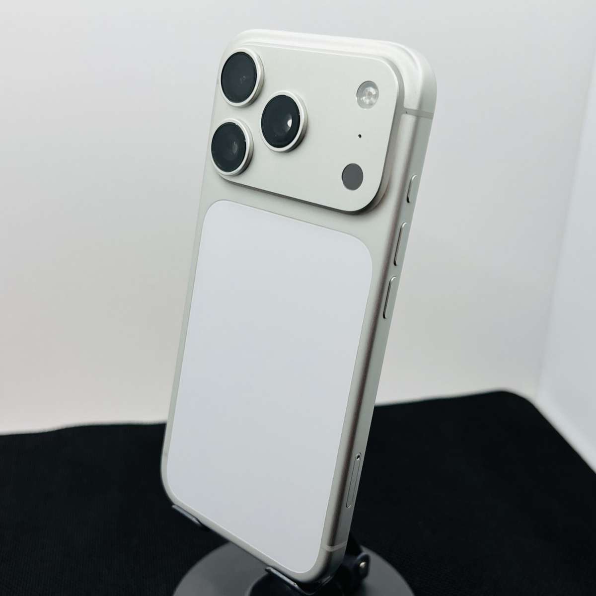 Apple iPhone 17 Pro 256GB Silver (Condition: Excellent)