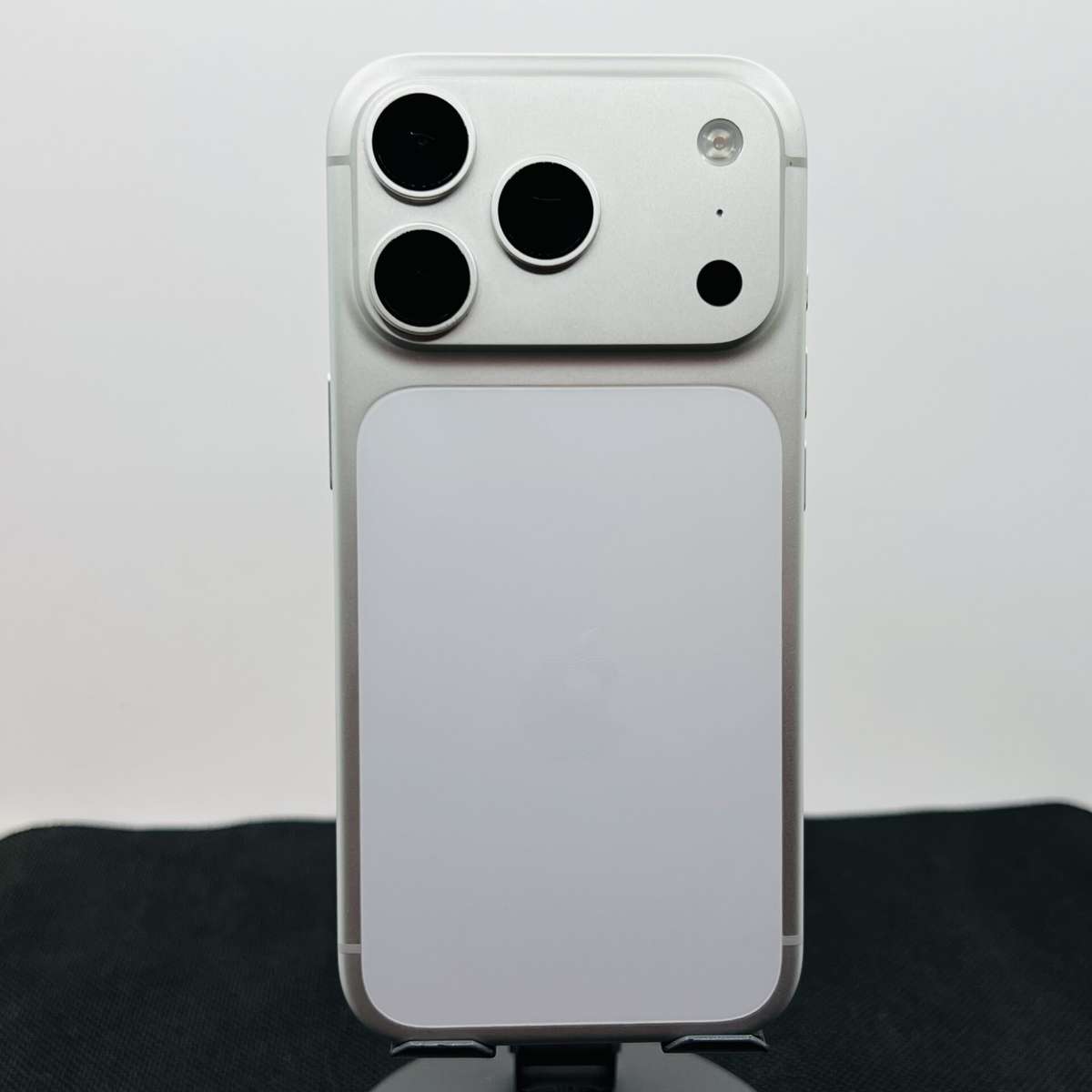 Apple iPhone 17 Pro 256GB Silver (Condition: Excellent)