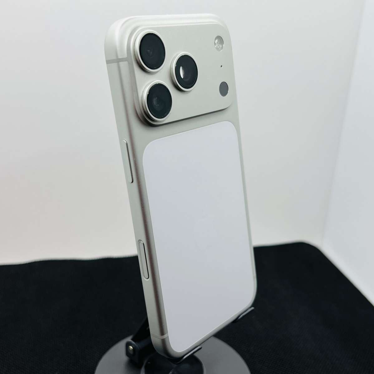 Apple iPhone 17 Pro 256GB Silver (Condition: Excellent)
