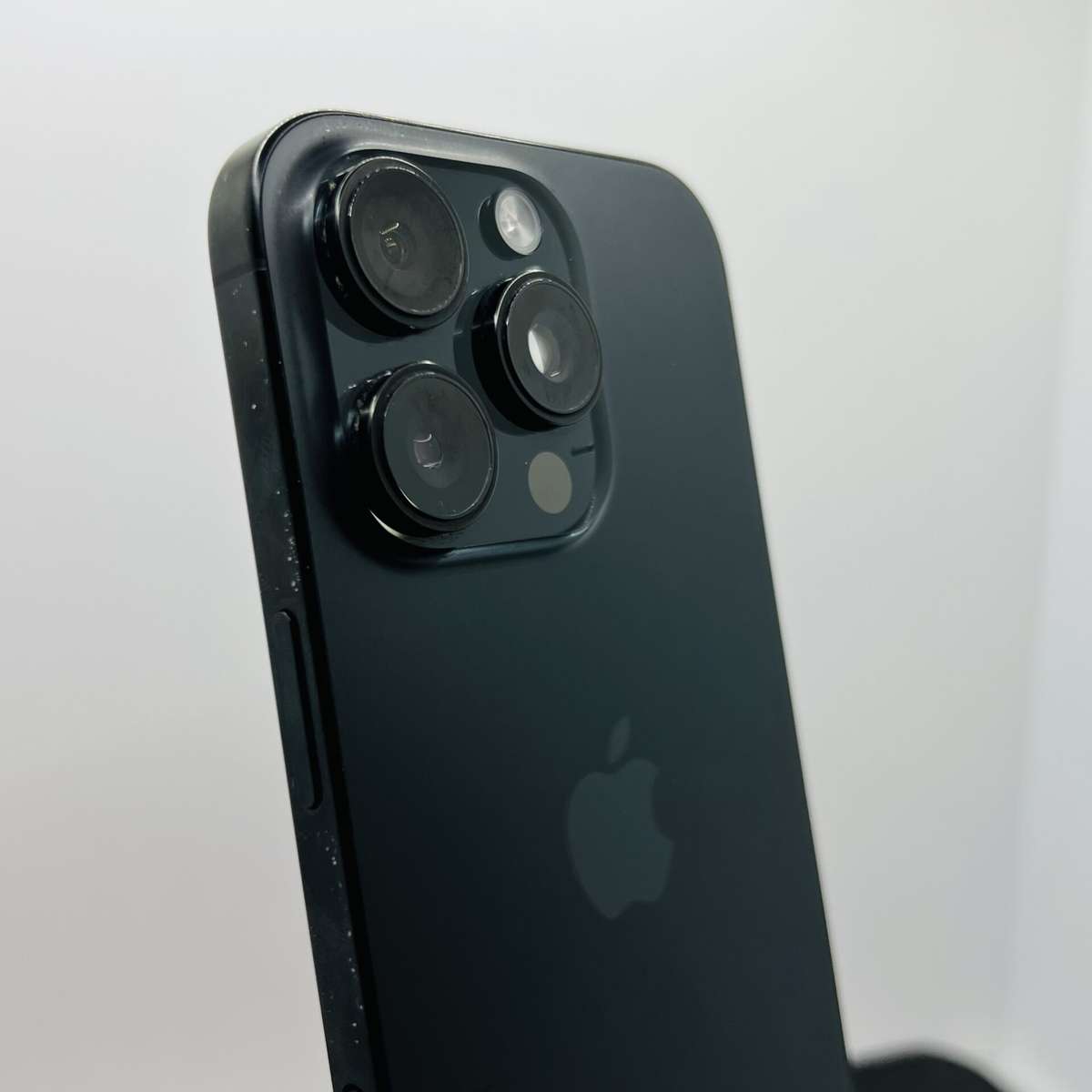 Apple iPhone 16 Pro 128GB Black Titanium (Condition: Good)