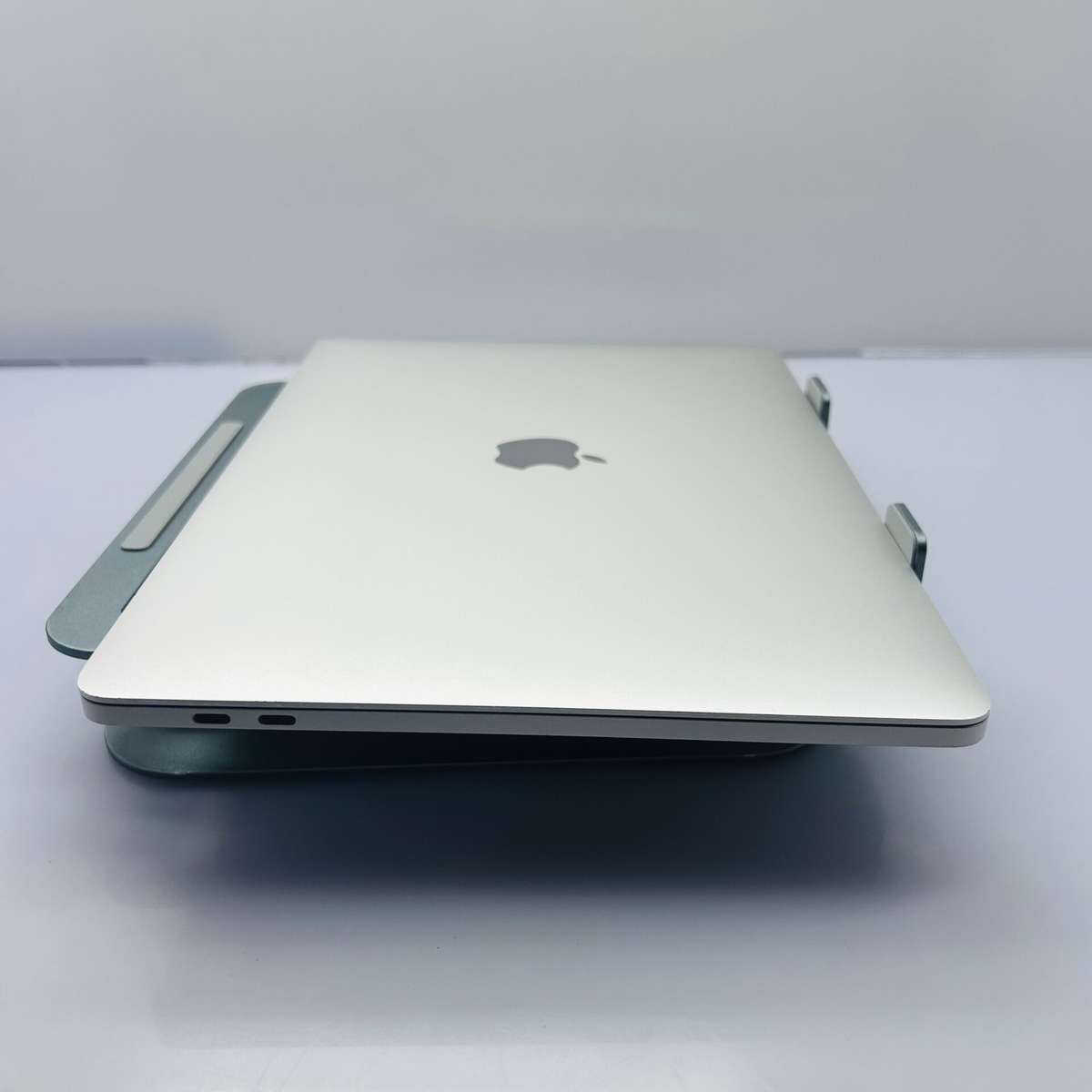Apple MacBook Pro 13-inch "Core i5" 2.9GHz (2016/Touch Bar) 8GB RAM 512GB SSD Silver (Condition: ...