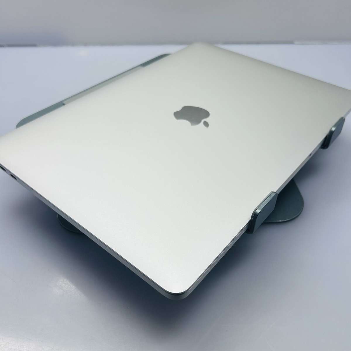 Apple MacBook Pro 13-inch "Core i5" 2.9GHz (2016/Touch Bar) 8GB RAM 512GB SSD Silver (Condition: ...