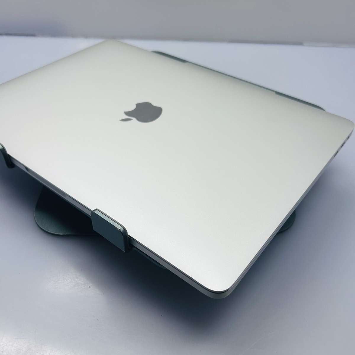Apple MacBook Pro 13-inch "Core i5" 2.9GHz (2016/Touch Bar) 8GB RAM 512GB SSD Silver (Condition: ...