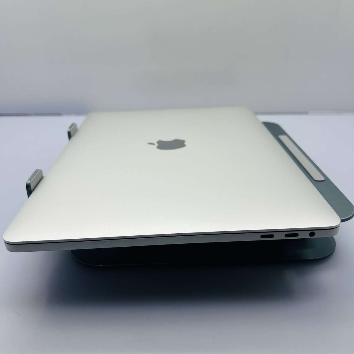 Apple MacBook Pro 13-inch "Core i5" 2.9GHz (2016/Touch Bar) 8GB RAM 512GB SSD Silver (Condition: ...