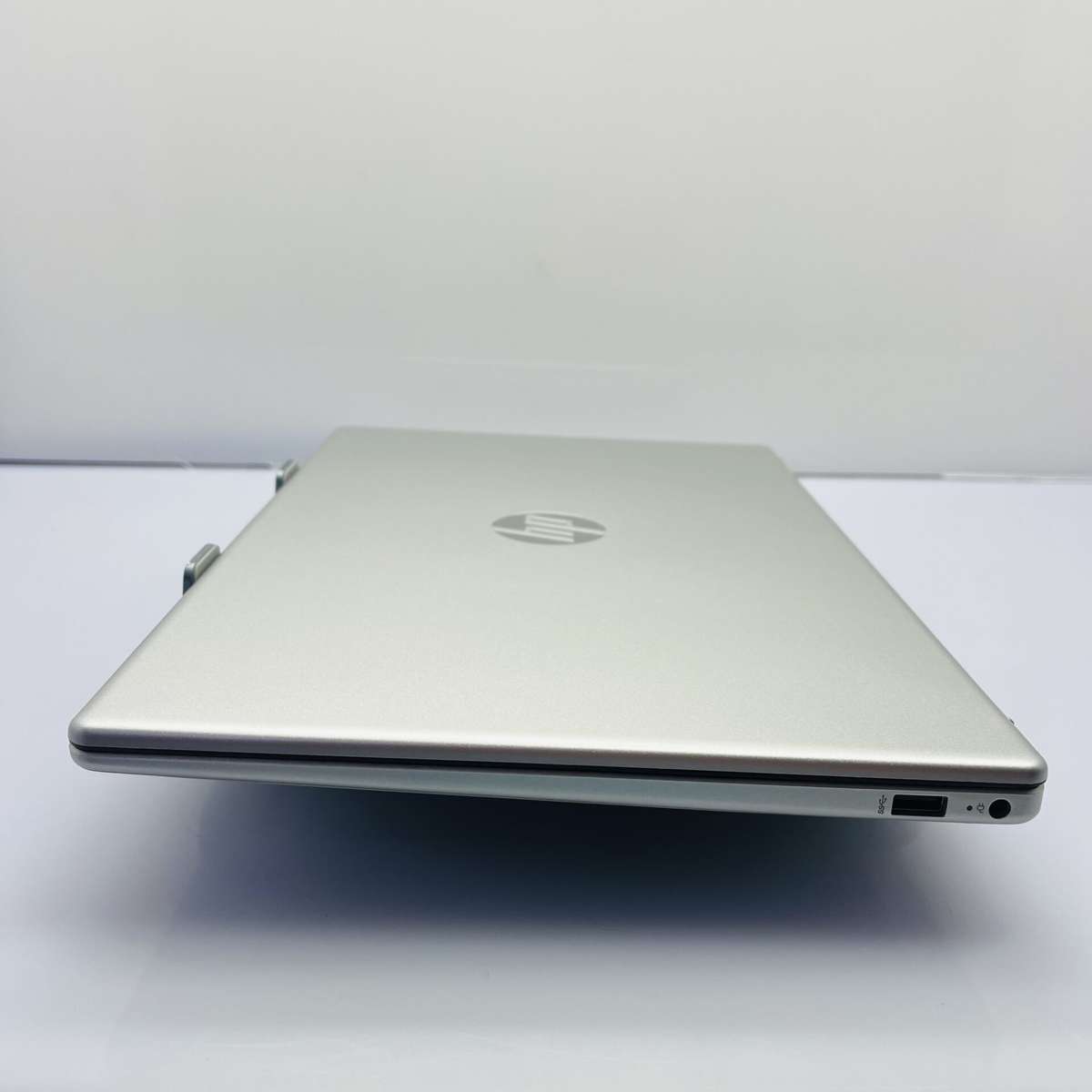 HP 15-fd0148ni "Core 5 120U" 1.40GHz 24GB RAM 512GB SSD Natural Silver (Condition: Good)