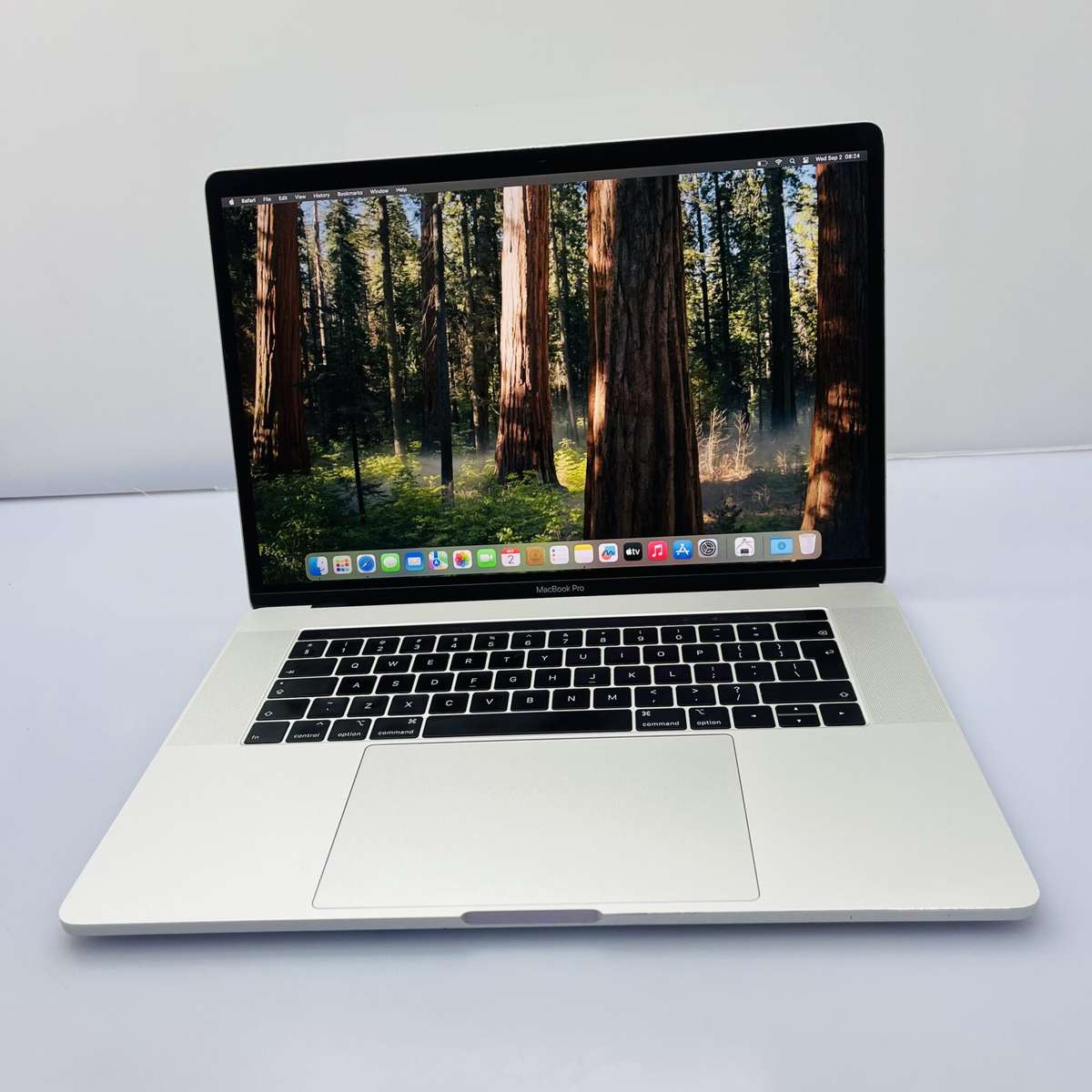 Apple MacBook Pro 15-inch "Core i9" 2.6GHz (Touch bar/2018) 16GB RAM 512GB SSD Silver (Condition:...
