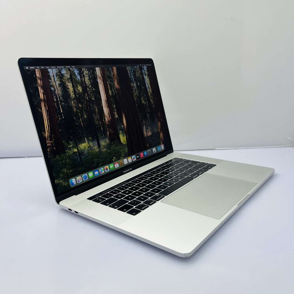 Apple MacBook Pro 15-inch "Core i9" 2.6GHz (Touch bar/2018) 16GB RAM 512GB SSD Silver (Condition:...