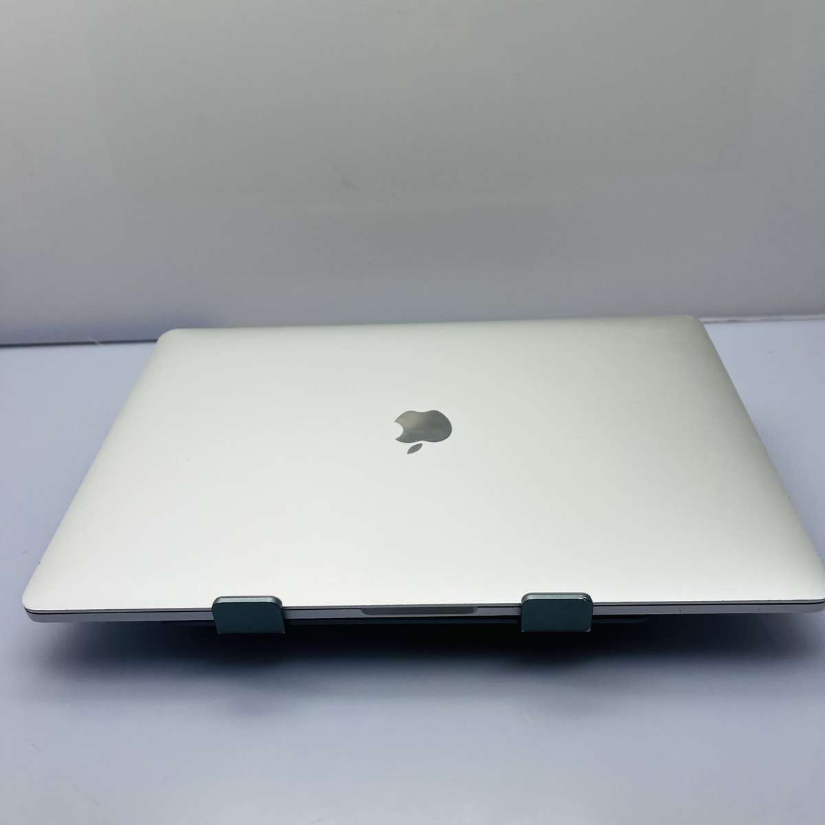 Apple MacBook Pro 15-inch "Core i9" 2.6GHz (Touch bar/2018) 16GB RAM 512GB SSD Silver (Condition:...